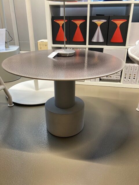 ** NEW ARRIVAL ** Kettal - Roll - Table d'appoint (nouvelle finition)
