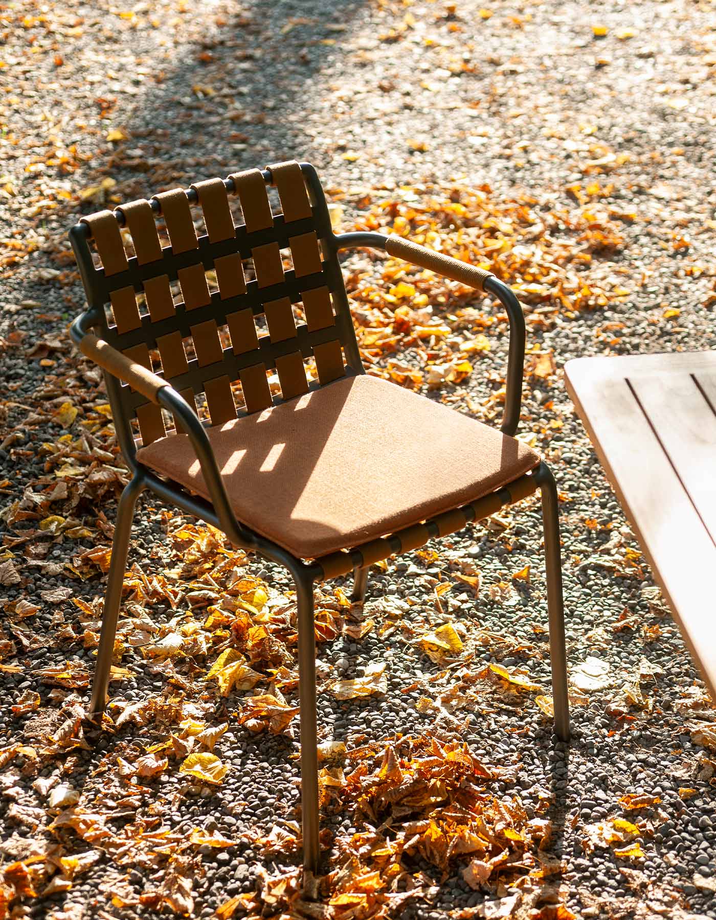 **NEW ARRIVAL** Roda - Erice - Chaise repas empilable