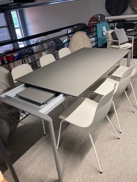 **NEW ARRIVAL** Kristalia - Maki Fenix - Table repas 166x90 - avec 3 rallonges
